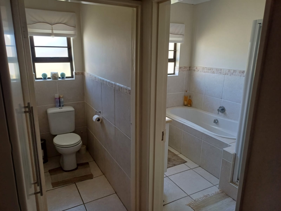 4 Bedroom Property for Sale in Gonubie Eastern Cape